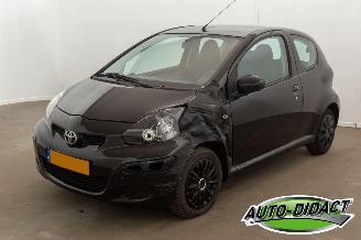 uszkodzony samochody osobowe Toyota Aygo 1.0 12V Comfort Navigator 2011/9