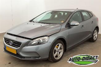 Voiture accidenté Volvo V-40 1.6 T2 Clima Navi MOTORSCHADE Kinetic 2014/10