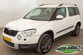 Vaurioauto  passenger cars Skoda Yeti 1.2 TSI Automaat Airco Navi Ambition 2013/2