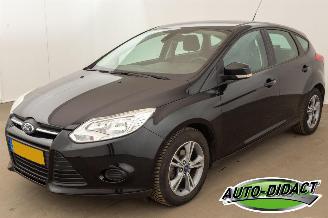 Schadeauto Ford Focus 1.0 EcoBoost Airco Navi Koppakking vervangen Edition 2014/4
