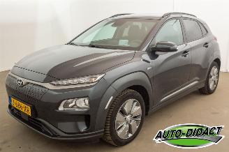 Coche accidentado Hyundai Kona EV Fashion 64 kWh Camera Navi Clima 2020/11