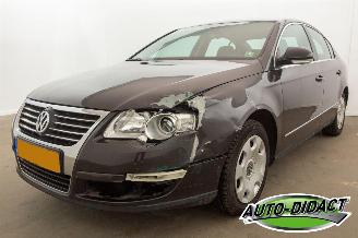 krockskadad bil auto Volkswagen Passat 2.0 FSI Automaat Clima Comfortline 2006/10
