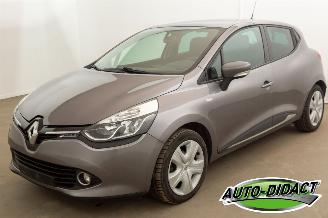 Unfallwagen Renault Clio 1.5 dCi Airco Pano Navi 2015/4