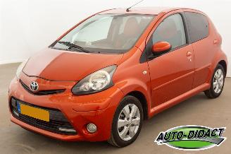 Schadeauto Toyota Aygo 1.0 VVT-i Airco 117.759 km NAP Dynamic Orange 2012/3