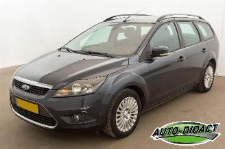 krockskadad bil auto Ford Focus 1.6 Clima Navi Titanium 2008/9