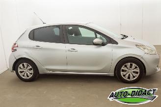 Peugeot 208 1.4 VTi Envy Clima picture 36