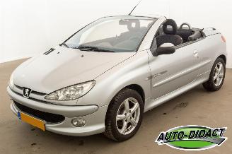 krockskadad bil auto Peugeot 206 CC 1.6-16V 98.259 km Clima Quiksilver 2004/7
