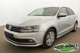krockskadad bil auto Volkswagen Jetta 1.2 TSI 77 kw 72.767 km Navi Airco 2015/7