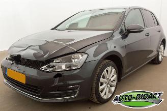 krockskadad bil auto Volkswagen Golf 1.2 TSI Clima Connected Series 2016/3