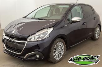 skadebil auto Peugeot 208 1.2 Airco 124.822 km 2017/10