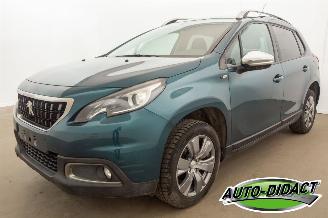 damaged passenger cars Peugeot 2008 1.2 Access Clima Navi 2017/4