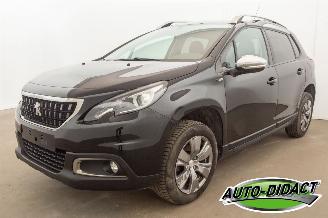 Damaged car Peugeot 2008 1.2 Access Clima Navi 2017/9
