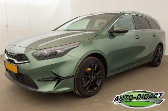 Vaurioauto  passenger cars Kia Ceed 1.5 T-GDi Automaat Motorschade MHEV DynamicPlusLine 2023/2