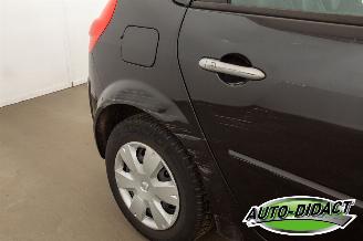 Renault Scenic 1.6-16V Tech Line Clima Navi picture 32