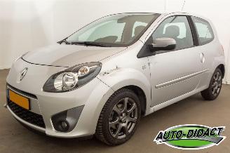 damaged passenger cars Renault Twingo 1.5 dCi Airco 109.095 km NAP Night & Day 2011/10