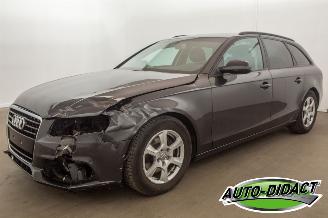 krockskadad bil auto Audi A4 2.0 TDI Airco Attraction 2011/6