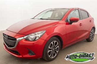 damaged passenger cars Mazda 2 1.5 Airco Navi Ambition 2017/8