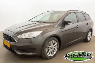 skadebil auto Ford Focus 1.0 Trend Automaat Motorschade Navi Airco 2017/3