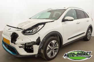 skadebil auto Kia e-Niro 64 kWh 87.608 km NAP Navi Clima Camera Leder ExecutiveLine 2021/7