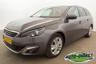 uszkodzony samochody osobowe Peugeot 308 1.2 PureTech Navi Clima Pano Blue Lease Premium 2016/3