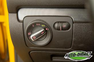 Volkswagen Golf 1.6 TDI Automaat Navi Clima picture 13