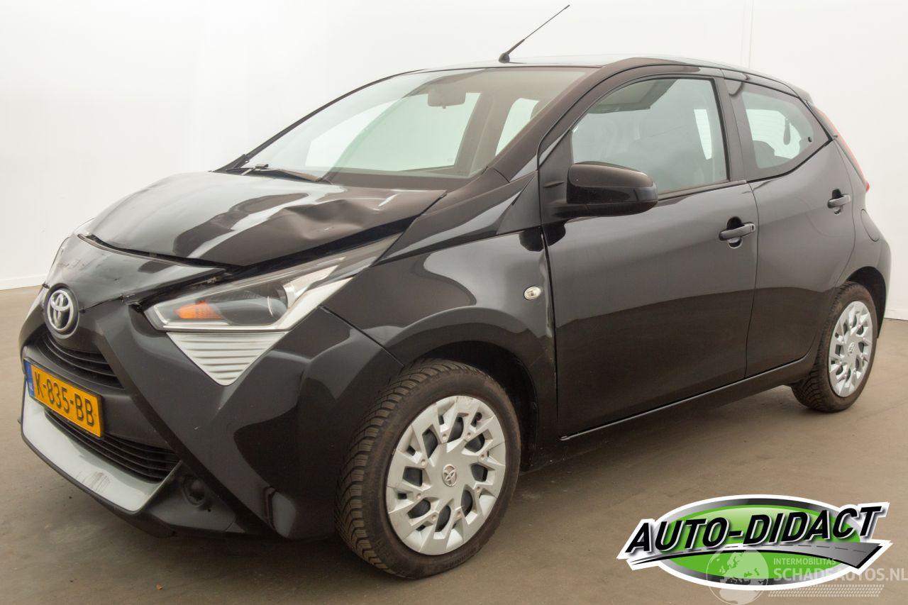 Toyota Aygo 1.0 VVT-i 69.877 km NAP Camera Clima X-Play