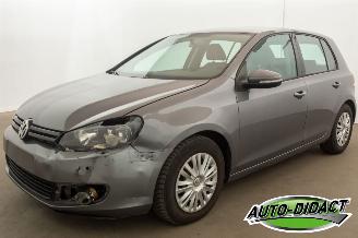 Vaurioauto  passenger cars Volkswagen Golf 1.6 TDI 77kW Clima BlueMotion 2011/9