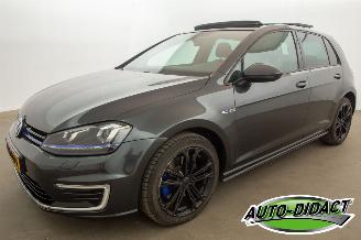 krockskadad bil auto Volkswagen Golf 1.4 TSI GTE Pano Automaat Camera Navi 2015/12