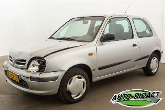 uszkodzony samochody osobowe Nissan Micra 1.0 Automaat GX N-CVT 1999/11