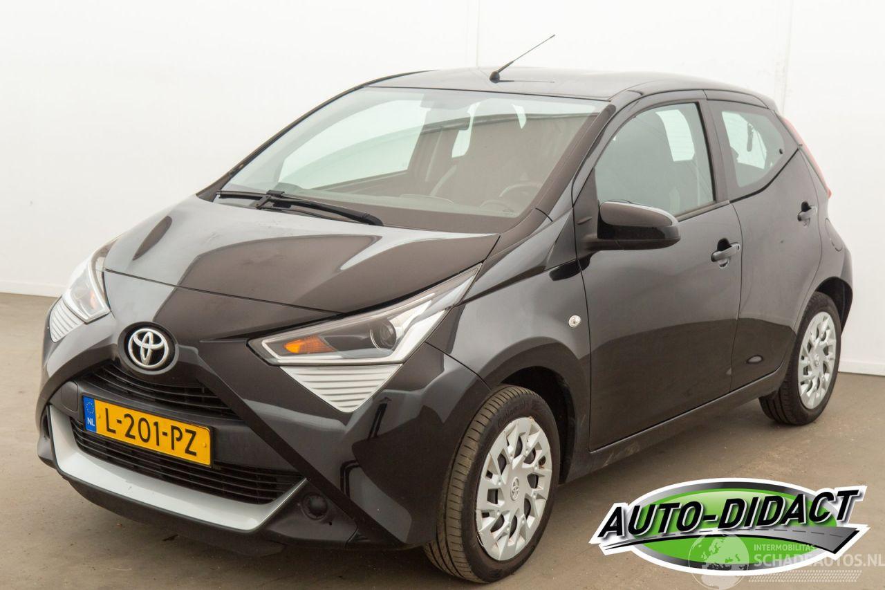Toyota Aygo 1.0 VVT-i x-play 54.512 km Airco Camera