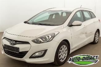 krockskadad bil auto Hyundai I-30 1.4 Airco Leder 2013/4