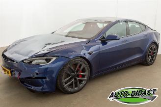 Vaurioauto  passenger cars Tesla Model S Plaid AWD 90 kWh 750 kW / 1020 pk 75.431 km 2023/5