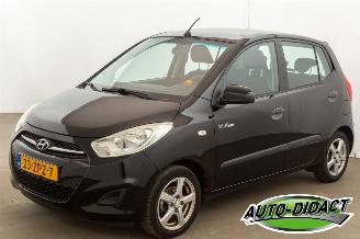 damaged passenger cars Hyundai I-10 1.0 i-Drive Airco Cool 2013/2