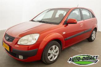 krockskadad bil auto Kia Rio 1.4 Airco X-pect 2010/1