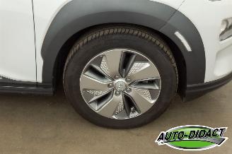 Hyundai Kona 64 kWh SOH 100% EV Comfort Camera Clima picture 30