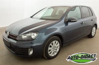Vaurioauto  passenger cars Volkswagen Golf 1.6 TDI Automaat Navi Clima Trendline 2012/6