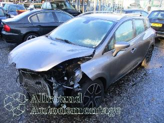 Uttjänta bilar auto Renault Clio Clio IV Estate/Grandtour (7R) Combi 5-drs 0.9 Energy TCE 90 12V (H4B-4=
08(H4B-B4)) [66kW]  (01-2013/08-2021) 2015/11