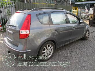 Hyundai I-30 i30 Crosswagon (WWH) Combi 1.6 CVVT 16V (G4FC-G) [93kW]  (02-2008/06-2=
012) picture 3