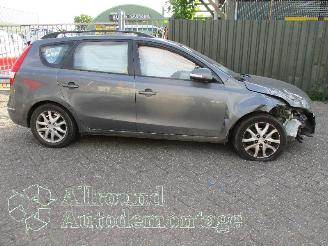 Hyundai I-30 i30 Crosswagon (WWH) Combi 1.6 CVVT 16V (G4FC-G) [93kW]  (02-2008/06-2=
012) picture 7