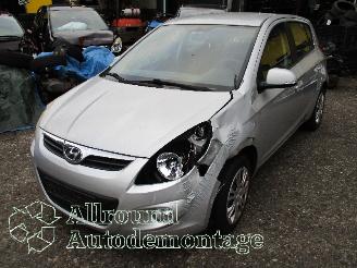 disassembly passenger cars Hyundai I-20 i20 Hatchback 1.2i 16V (G4LA) [57kW]  (09-2008/12-2012) 2011