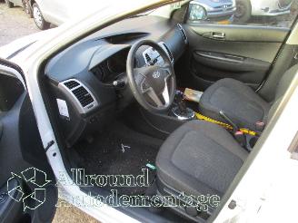Hyundai I-20 i20 Hatchback 1.2i 16V (G4LA) [57kW]  (09-2008/12-2012) picture 9