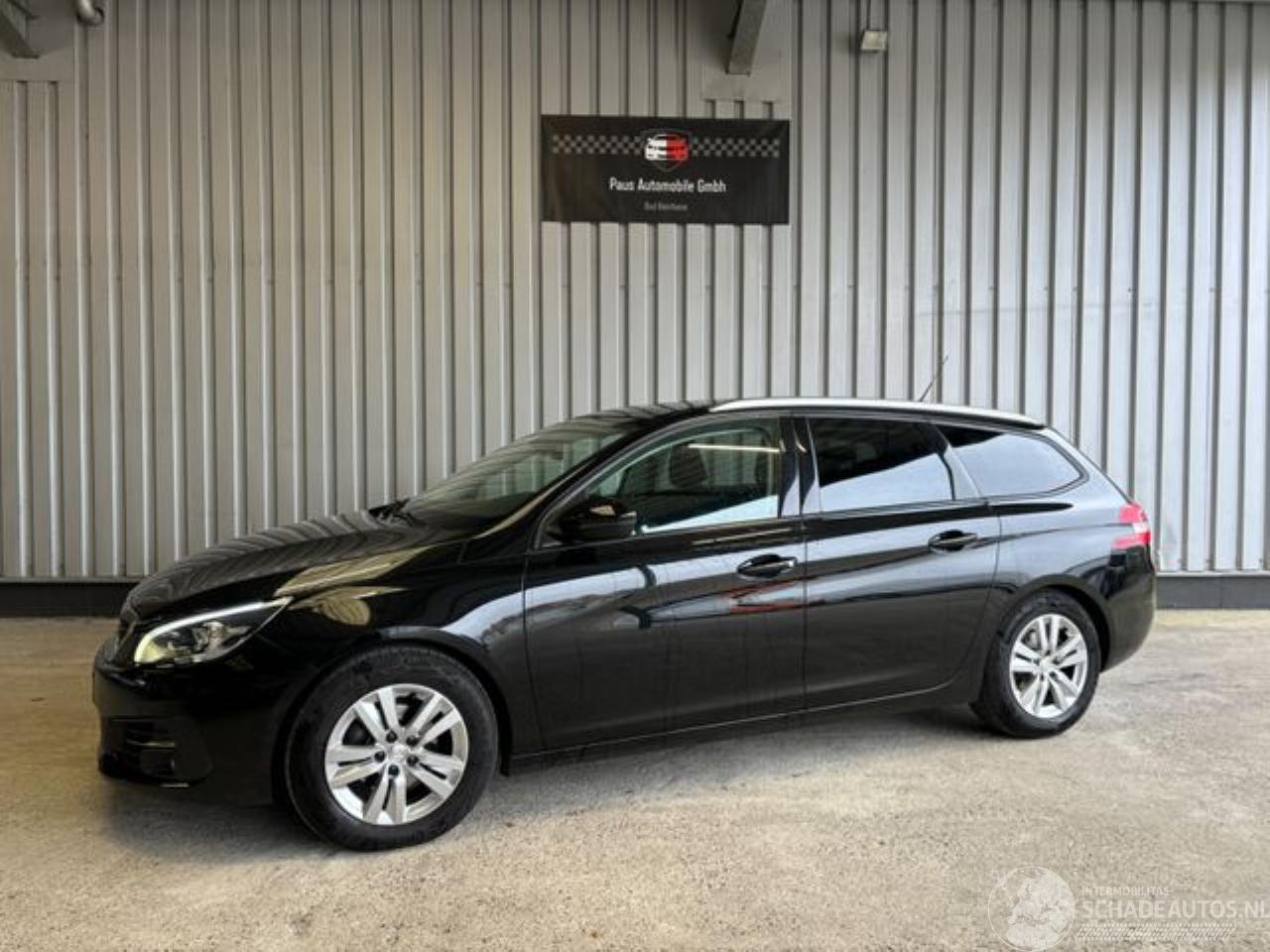 Peugeot 308 SW PureTech 1.2 Panorama / Navi / LED