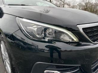 Peugeot 308 SW PureTech 1.2 Panorama / Navi / LED picture 16