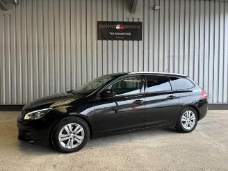 Peugeot 308 SW PureTech 1.2 Panorama / Navi / LED picture 1