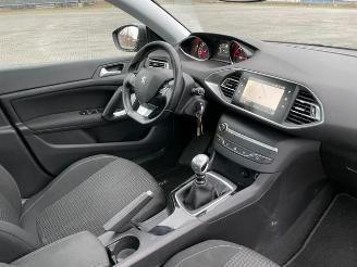 Peugeot 308 SW PureTech 1.2 Panorama / Navi / LED picture 11