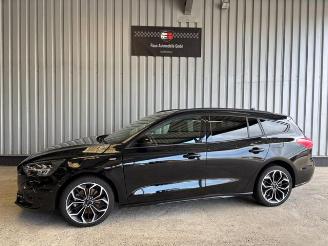 Schadeauto Ford Focus Turnier ST-Line Autom / LED 2019/10