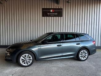 krockskadad bil auto Skoda Octavia 2.0 TDI DSG Combi Style Head-Up 2022/3