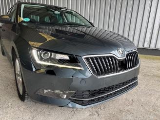Skoda Superb Combi Ambition DSG / Panorama picture 10