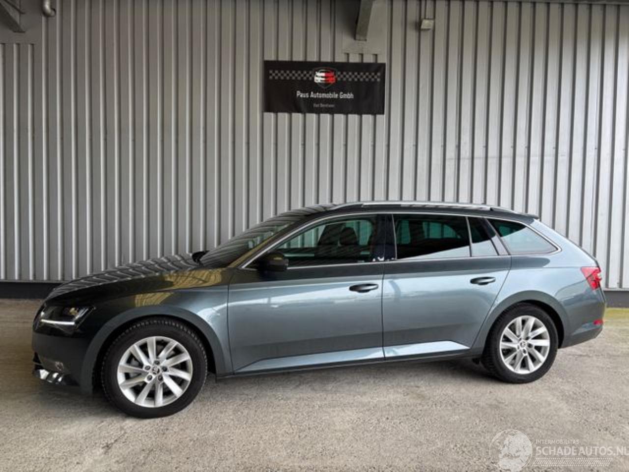 Skoda Superb Combi Ambition DSG / Panorama