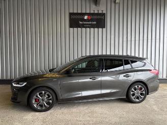 Vaurioauto  passenger cars Ford Focus Turnier ST-Line Style 2022/10